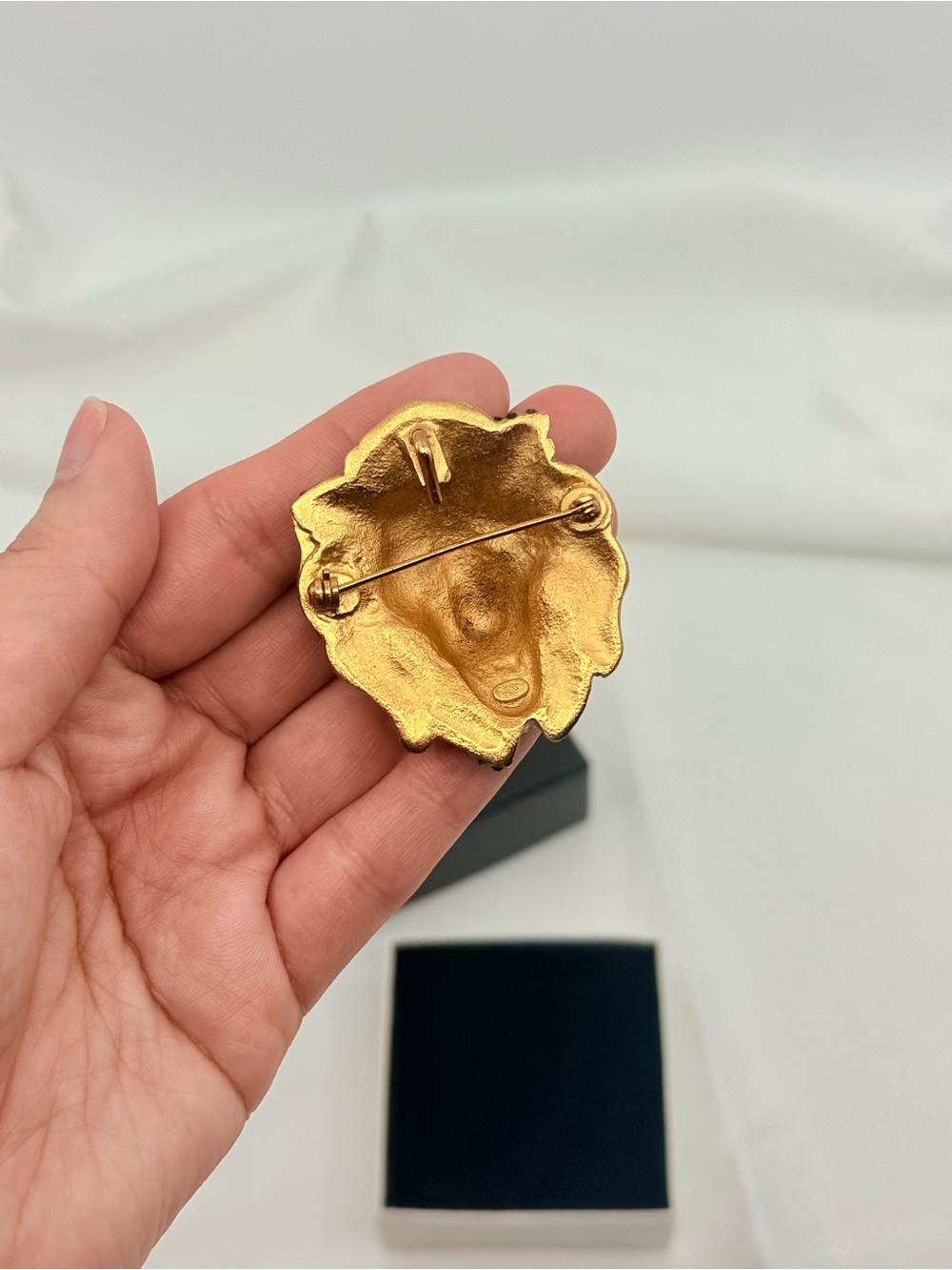 Chanel Vintage 2001 Leopard Head Black Crystals Logo CC Gold Brooch - Picture 4 of 10